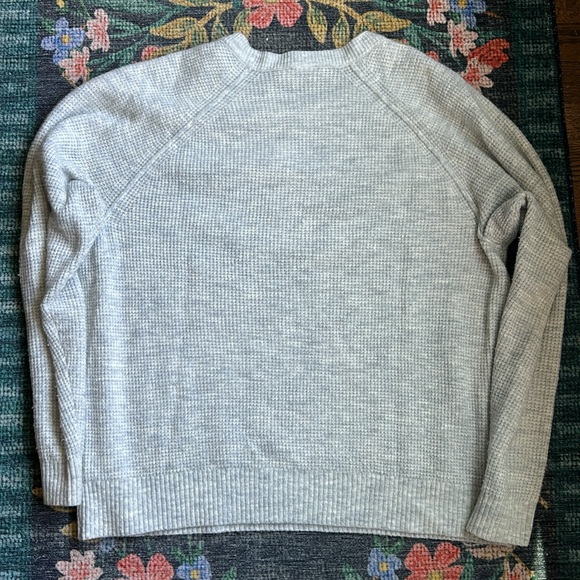 Gap Cozy Waffle Knit Textured Crewneck Gray Sweater, Size Large - Picture 3 of 7